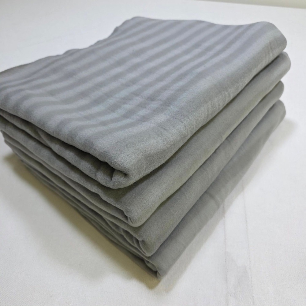 IKEA VITMOSSA Throw Blanket Unisex 47x63 Gray Striped Fleece 903.048.89 Home